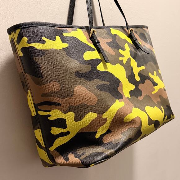 Michael Kors Jet Set Large Acid Lemon Camo Tote Bag Gold Hardware - Picture 9 of 13